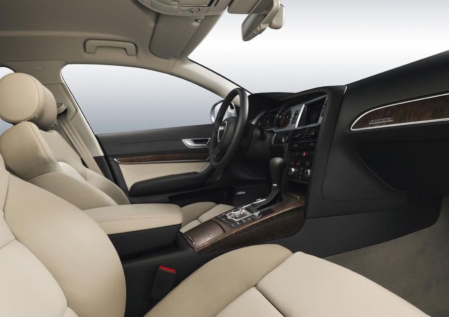 Интерьер Audi A6 Allroad 3.0T Quattro (4F, C6) 2008 года  (фото 6 из 20)